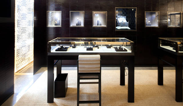 <strong>LOUIS VUITTON│ルイ・ヴィトン</strong>　静穏な雰囲気が贅たくなウォッチを引き立たせる<br />©LOUIS VUITTON