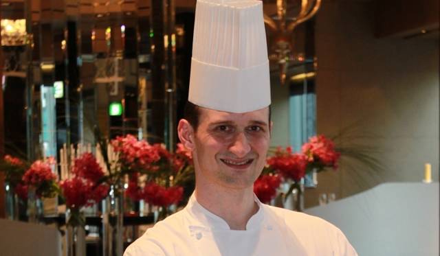 <strong>モダン・トスカーナ料理の競演</strong>　シャングリ・ラ ホテル 東京のイタリアンレストラン「ピャチェーレ」の料理長、パオロ・ペロシ氏