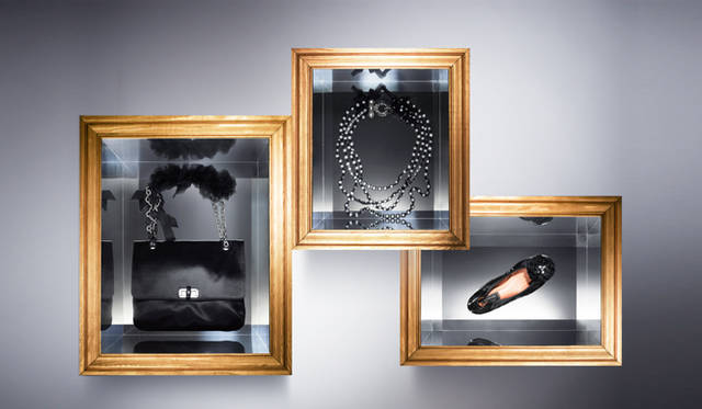 <strong>LANVIN│ランバン</strong>　左から　バッグ　21万3150円、ネックレス　26万4600円、シューズ　6万8250円　©Lanvin