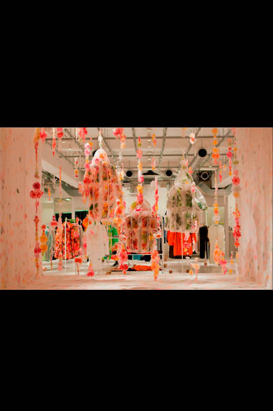 <strong>ART│『Future Beauty 日本ファッションの未来性』展</strong>　津村耕佑 「ファイナル・ホーム」 2012年