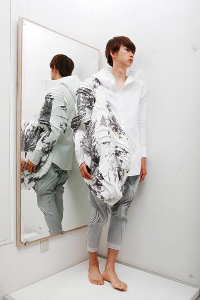 <strong>ART│『Future Beauty 日本ファッションの未来性』展</strong>　ハトラ 2011年秋冬 photographer: Maki Taguchi, stylist: Sota Yamaguchi, model: Shohei Yamashita