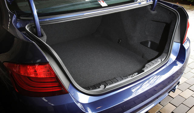 <strong>BMW ALPINA B5 BITURBO LIMOUSINE｜ BMW アルピナ B5 ビターボ リムジン</strong>