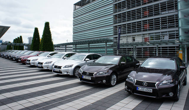 <strong>Lexus GS450h｜レクサス GS450h</strong>　ミュンヘン空港にならんだ 新型レクサスGS