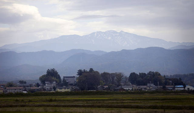 <strong>COOK IT RAW｜クック・イット・ロゥ</strong>　名峰・白山を背景に、美しい日本の原風景がつづく