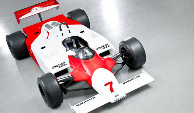 <strong>McLaren MP4/1｜マクラーレン　MP4/1</strong><br />マクラーレンのフォーミュラ1カー 1981年から83年まで実戦投入された ボディはカーボンファイバーモノコック