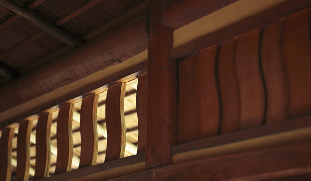 <strong>森の神に会う旅～岐阜県の“ウェルネス・ツーリズム”</strong>　「雲居の間」の欄間は飾り扉になっており、開閉できる凝ったつくり