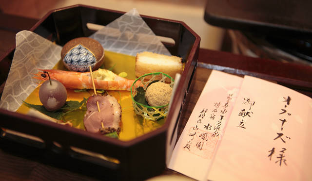 <strong>森の神に会う旅～岐阜県の“ウェルネス・ツーリズム”</strong>　懐石形式で、ひとつひとつ丁寧な気配りが感じられる料理がつづく