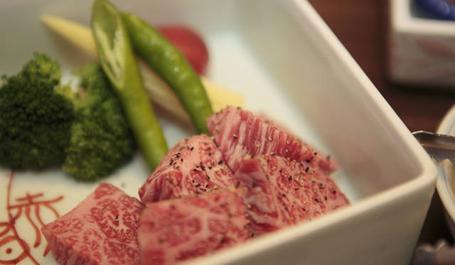 <strong>森の神に会う旅～岐阜県の“ウェルネス・ツーリズム”</strong>　飛騨牛もまた岐阜が誇る食材のひとつだ