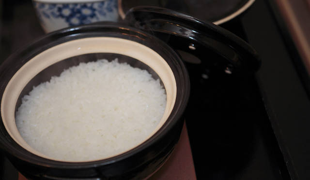 <strong>森の神に会う旅～岐阜県の“ウェルネス・ツーリズム”</strong>　ここ下呂で生産されている銘柄米「龍の瞳」。大粒で甘く、粘りのある米だ