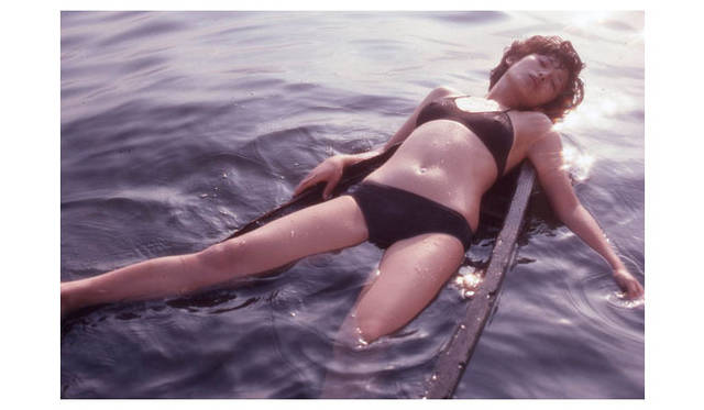 <strong>「篠山紀信展 写真力　THE PEOPLE by KISHIN」</strong>　山口百恵　1977年　©篠山紀信