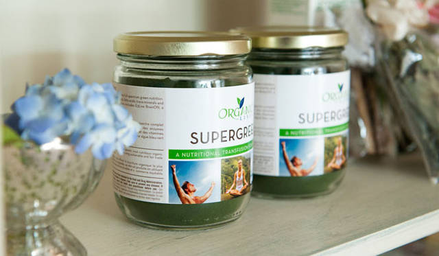 自然の恵みが凝縮されているスーパーグリーンズ。ウィートグラス、AFA、Brain ON®、スピルリナなど