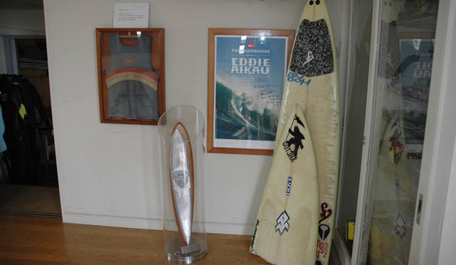 665_07_dove <strong>DOVE|ダブ</strong> 古いポスター、折れたボードなど博物館的雰囲気