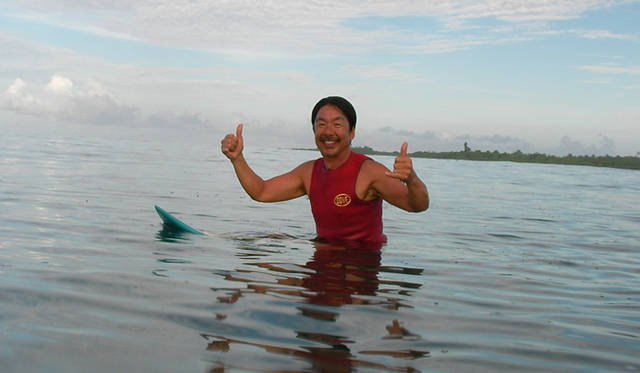 665_34_dove <strong>DOVE|ダブ</strong> こちらが戸倉康守氏。還暦メンタワイサーフツアーにて