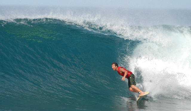 665_dove_35_7893 <strong>DOVE|ダブ</strong> 戸倉康守氏。還暦バースデーサーフィンツアー。バレルメーキングのシークエンス