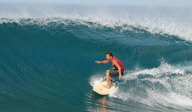 665_dove_37_7897 <strong>DOVE|ダブ</strong> 戸倉康守氏。還暦バースデーサーフィンツアー。バレルメーキングのシークエンス