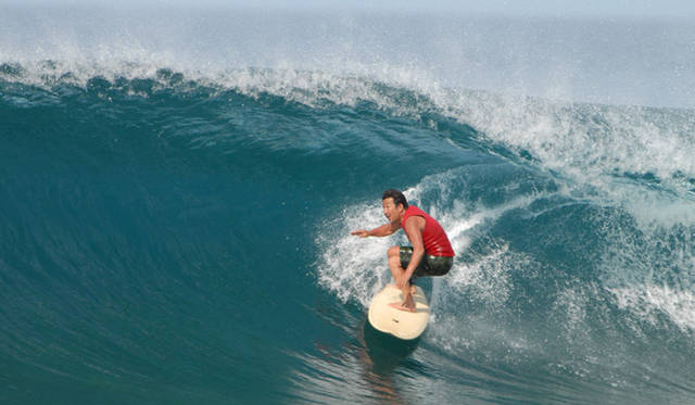 665_dove_38_7898 <strong>DOVE|ダブ</strong> 戸倉康守氏。還暦バースデーサーフィンツアー。バレルメーキングのシークエンス