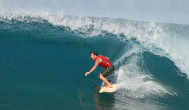 665_dove_39_7900 <strong>DOVE|ダブ</strong> 戸倉康守氏。還暦バースデーサーフィンツアー。バレルメーキングのシークエンス