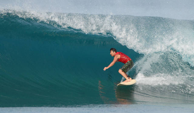 665_dove_40_7901 <strong>DOVE|ダブ</strong> 戸倉康守氏。還暦バースデーサーフィンツアー。バレルメーキングのシークエンス