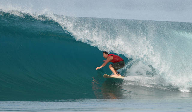 665_dove_41_7902 <strong>DOVE|ダブ</strong> 戸倉康守氏。還暦バースデーサーフィンツアー。バレルメーキングのシークエンス