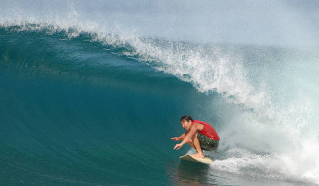 665_dove_46_7907 <strong>DOVE|ダブ</strong> 戸倉康守氏。還暦バースデーサーフィンツアー。バレルメーキングのシークエンス