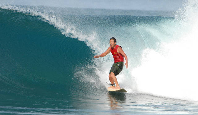 665_dove_49_7910 <strong>DOVE|ダブ</strong> 戸倉康守氏。還暦バースデーサーフィンツアー。バレルメーキングのシークエンス