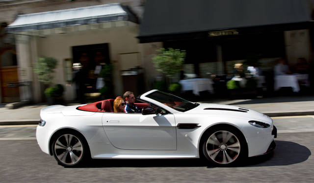 <strong>Aston Martin V12 Vantage Roadster｜アストンマーティン V12ヴァンテージ ロードスター</strong>
