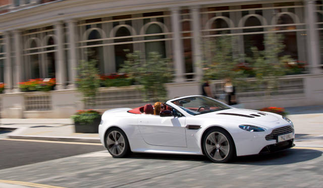 <strong>Aston Martin V12 Vantage Roadster｜アストンマーティン V12ヴァンテージ ロードスター</strong>