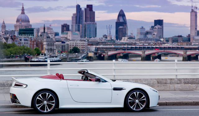 <strong>Aston Martin V12 Vantage Roadster｜アストンマーティン V12ヴァンテージ ロードスター</strong>