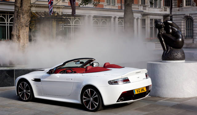 <strong>Aston Martin V12 Vantage Roadster｜アストンマーティン V12ヴァンテージ ロードスター</strong>
