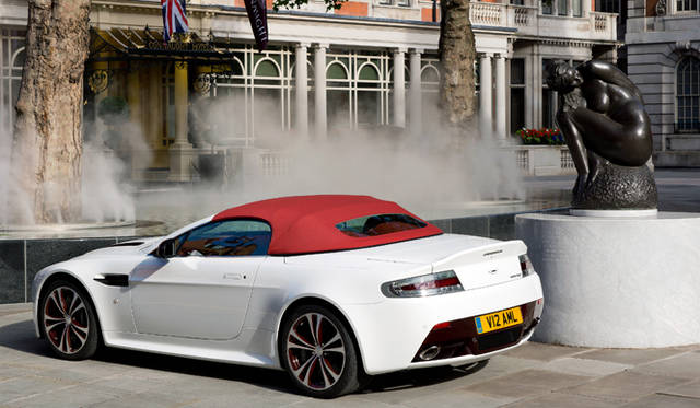 <strong>Aston Martin V12 Vantage Roadster｜アストンマーティン V12ヴァンテージ ロードスター</strong>