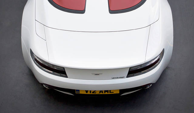 <strong>Aston Martin V12 Vantage Roadster｜アストンマーティン V12ヴァンテージ ロードスター</strong>