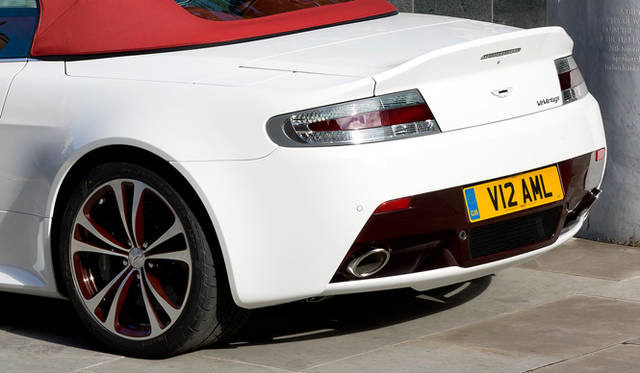 <strong>Aston Martin V12 Vantage Roadster｜アストンマーティン V12ヴァンテージ ロードスター</strong>