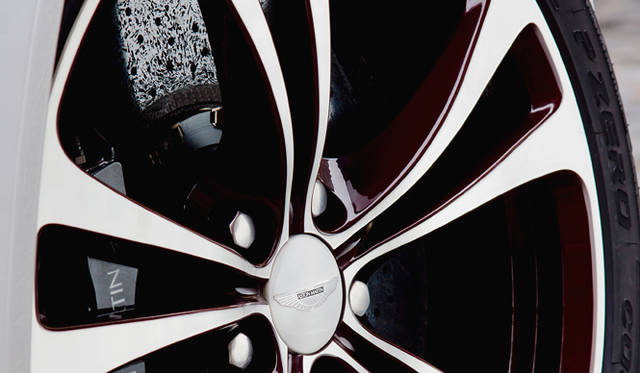 <strong>Aston Martin V12 Vantage Roadster｜アストンマーティン V12ヴァンテージ ロードスター</strong>