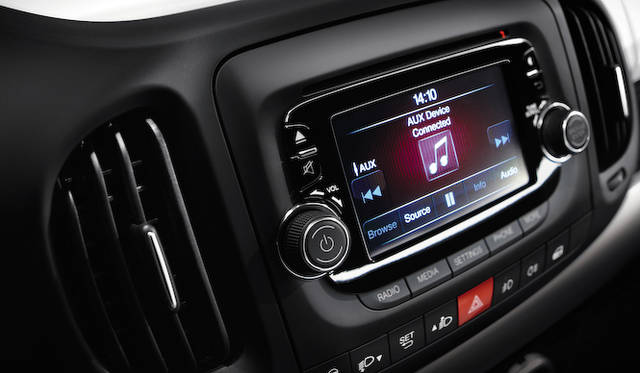 <strong>Fiat 500L｜フィアット500L</strong>