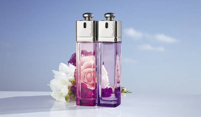 <strong>Dior｜ディオール</strong>　左／ディオール アディクト オー フレッシュ、右／ディオール アディクト オー センシュアル　　ともに 5250円（20mL） 8925円（50mL）