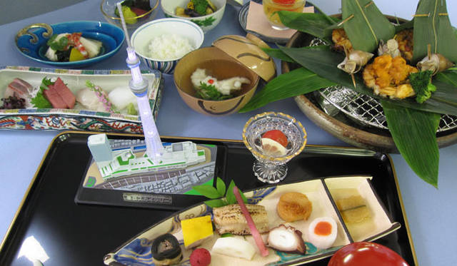 <strong>ジャパン・レストラン・ウィーク2012 サマープレミアム</strong>　つきぢ 田村　スカイツリー開業を祝して、屋形船と隅田川をイメージした前菜からはじまり、毎日仕入れる築地からの鮮魚で、最後のごはんまでしっかり楽しむ。ディナー7350円（税込・サ別）