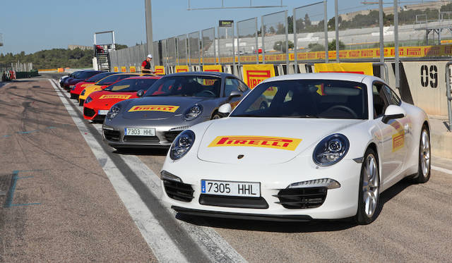 <strong>Pirelli Cinturato P7 Blue test drive｜ピレリ チンチュラート P7 ブルー試乗会</strong><br />ヴァレンシアにあるサーキットにはそうそうたるクルマが集まっていた