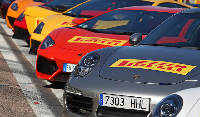 <strong>Pirelli Cinturato P7 Blue test drive｜ピレリ チンチュラート P7 ブルー試乗会</strong><br />ヴァレンシアにあるサーキットにはそうそうたるクルマが集まっていた