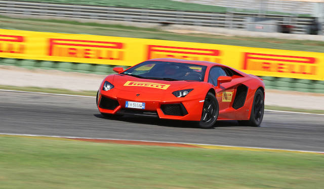 <strong>Lamborghini Aventador LP700-4｜ランボルギーニ アヴェンタドール LP700-4</strong><br />ピレリPゼロをはく、ランボルギーニのフラッグシップ