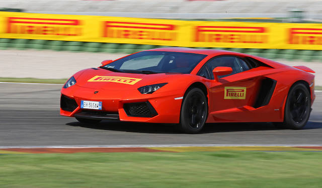 <strong>Lamborghini Aventador LP700-4｜ランボルギーニ アヴェンタドール LP700-4</strong><br />ピレリPゼロをはく、ランボルギーニのフラッグシップ