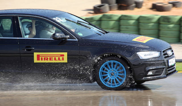 <strong>Pirelli Cinturato P7 Blue｜ピレリ チンチュラート P7 ブルー</strong><br />アウディA4 2.0TDIでウェット性能をためす