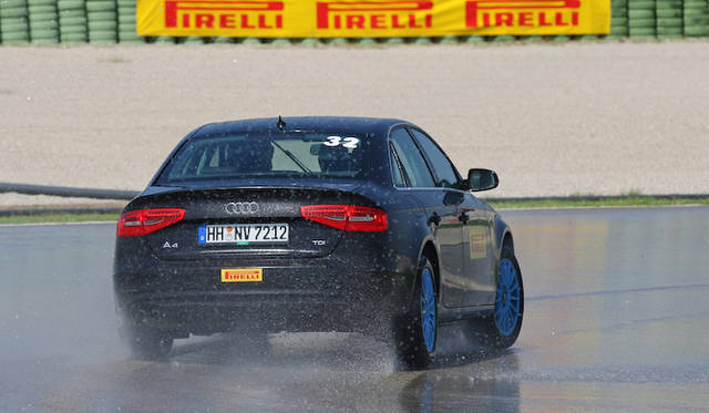 <strong>Pirelli Cinturato P7 Blue｜ピレリ チンチュラート P7 ブルー</strong><br />アウディA4 2.0TDIでウェット性能をためす