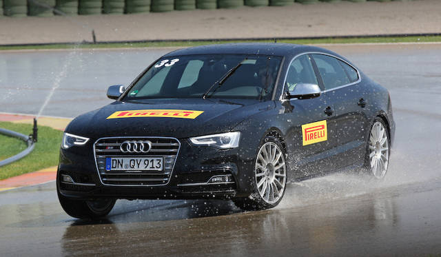 <strong>Pirelli Cinturato P7 Blue｜ピレリ チンチュラート P7 ブルー</strong><br />アウディS5スポーツバック 3.0TFSIでウェット性能をためす