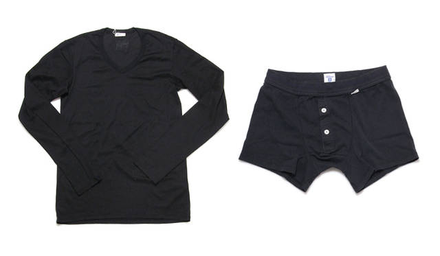 <strong>schiesser revival｜シーサー リヴァイヴァル</strong>　revival mens　左／Karl-Heinz Shirt1万2600円、右／Karl-Heinz Shorts8400円