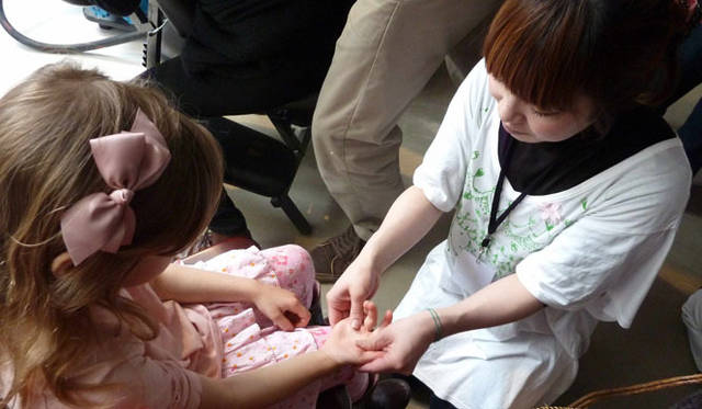 <strong>イベント「HOPE AND LOVE」</strong>　今年3月11日にパリで開催されたイベントの模様