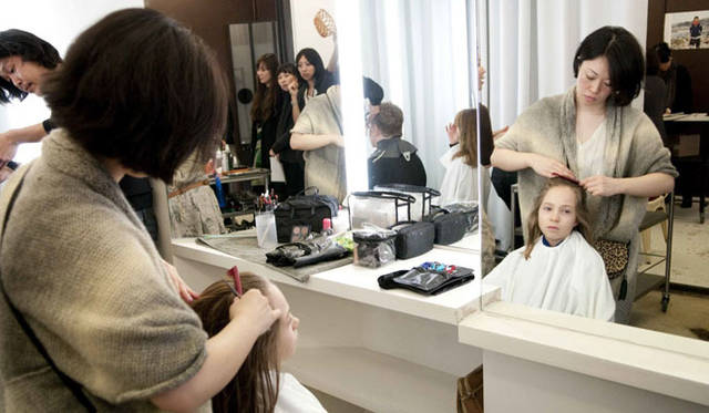 <strong>イベント「HOPE AND LOVE」</strong>　今年3月11日にパリで開催されたイベントの模様