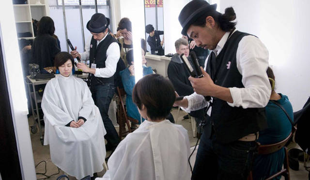 <strong>イベント「HOPE AND LOVE」</strong>　今年3月11日にパリで開催されたイベントの模様