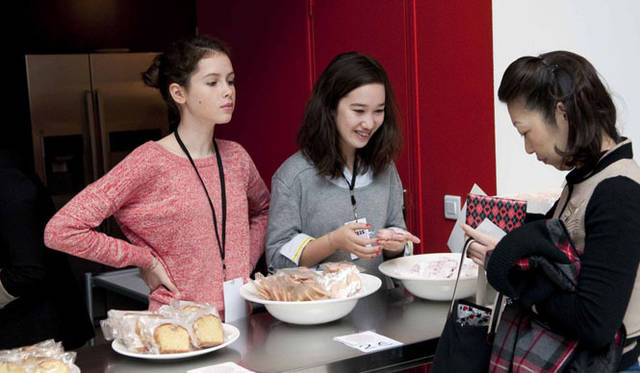 <strong>イベント「HOPE AND LOVE」</strong>　今年3月11日にパリで開催されたイベントの模様