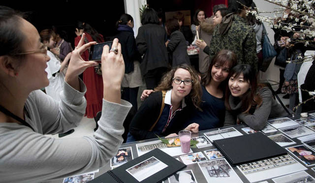 <strong>イベント「HOPE AND LOVE」</strong>　今年3月11日にパリで開催されたイベントの模様