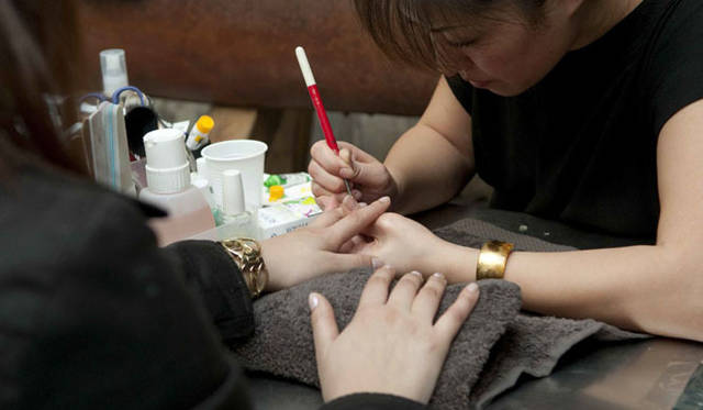 <strong>イベント「HOPE AND LOVE」</strong>　今年3月11日にパリで開催されたイベントの模様